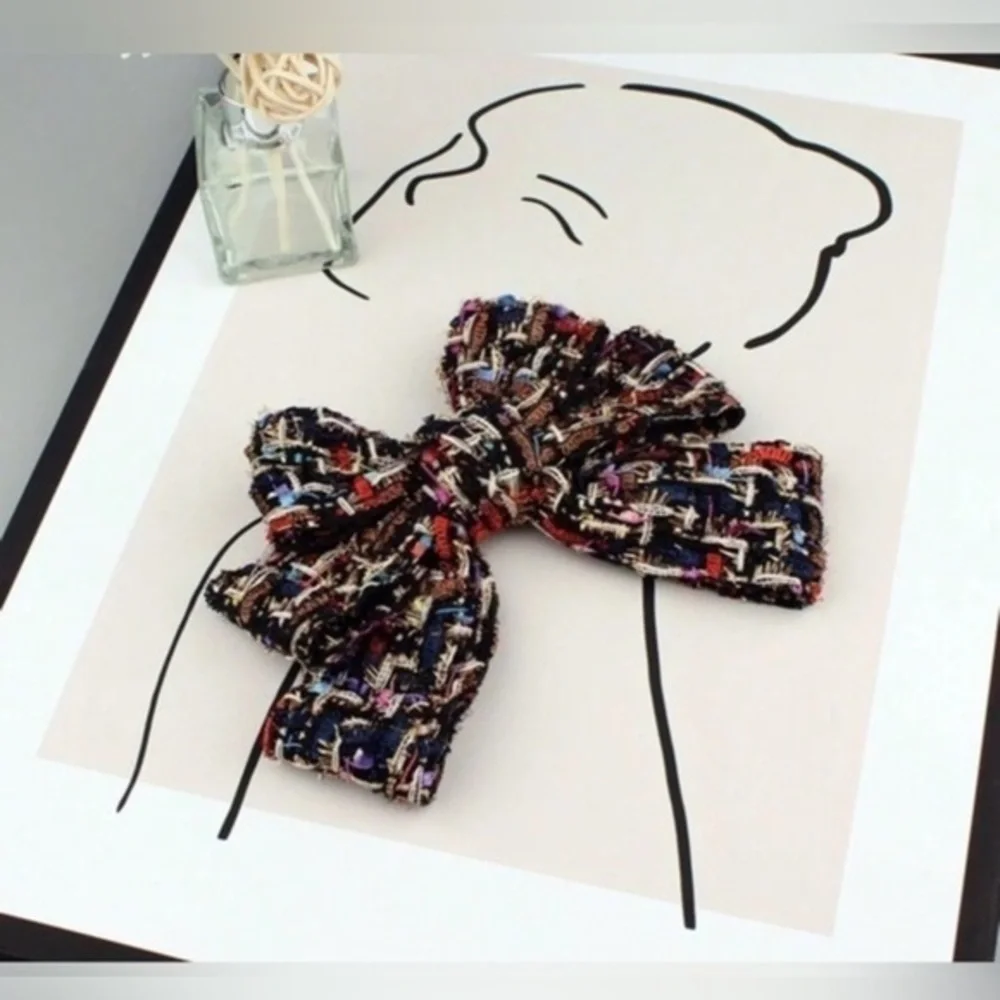 ✨NEW✨ 💋 Tweed Bow Tie Statement Brooch